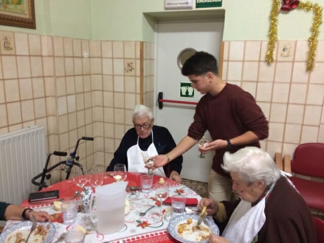 Residencia San Francisco Y San Vicente - Familias Cristianas Pasan La Nochevieja En La Residencia