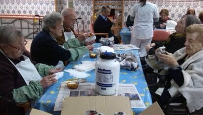 Residencia San Francisco y San Vicente - Arranca el taller fallero 2015 en la Residencia