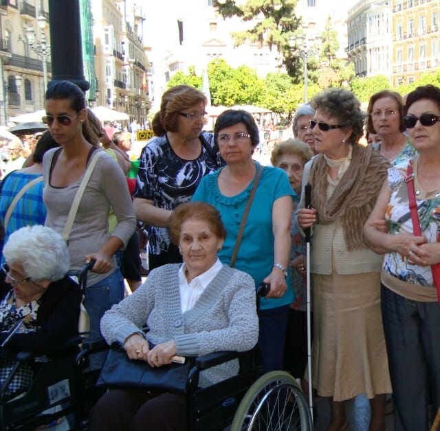 Siento una agradable sensación ayudar en un centro donde todo el personal, desde la dirección, hermanas, auxiliares, limpieza, se desviven para que la vida del residente sea lo más agradable posible