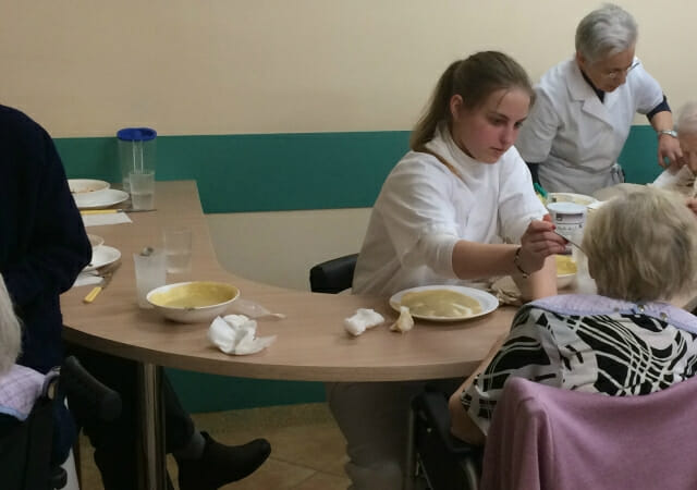 Residencia San Francisco y San Vicente - Auxiliares, la importancia de su trabajo y la nueva mesa «mágica»
