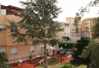 Residencia de Mayores San Francisco y San Vicente - Instalaciones - Amplio Jardin