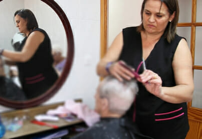 Residencia de Mayores San Francisco y San Vicente - Servicios - Peluqueria y Podologia