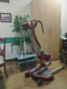 Residencia San Francisco y San Vicente - La Parroquia San Juan Bautista de Manises renueva el equipamiento esencial de la Residencia San Francisco y San Vicente gracias a una subvención de la Generalitat Valenciana - IMG 20251124 111358 5